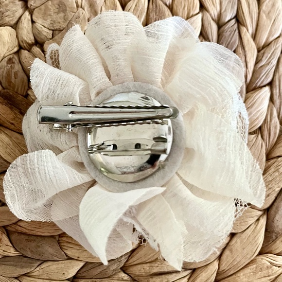 Vintage Fabric Rose Clip for Hair, Clothes or Necklaces - Picture 2 of 2